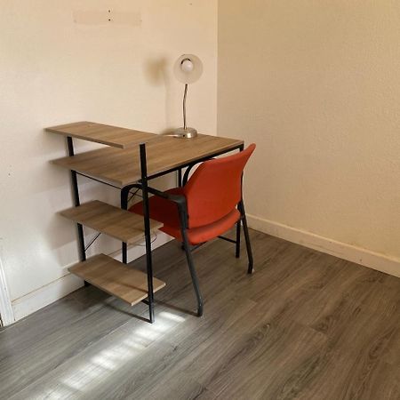 Hostel Whole Family - Wolfgram Elk Grove Zewnętrze zdjęcie