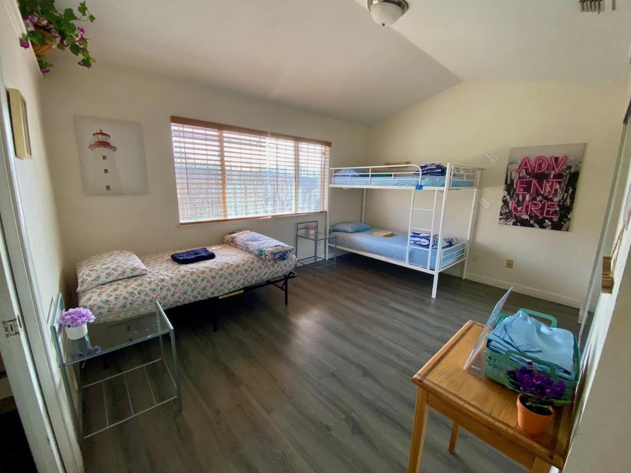 Hostel Whole Family - Wolfgram Elk Grove Zewnętrze zdjęcie