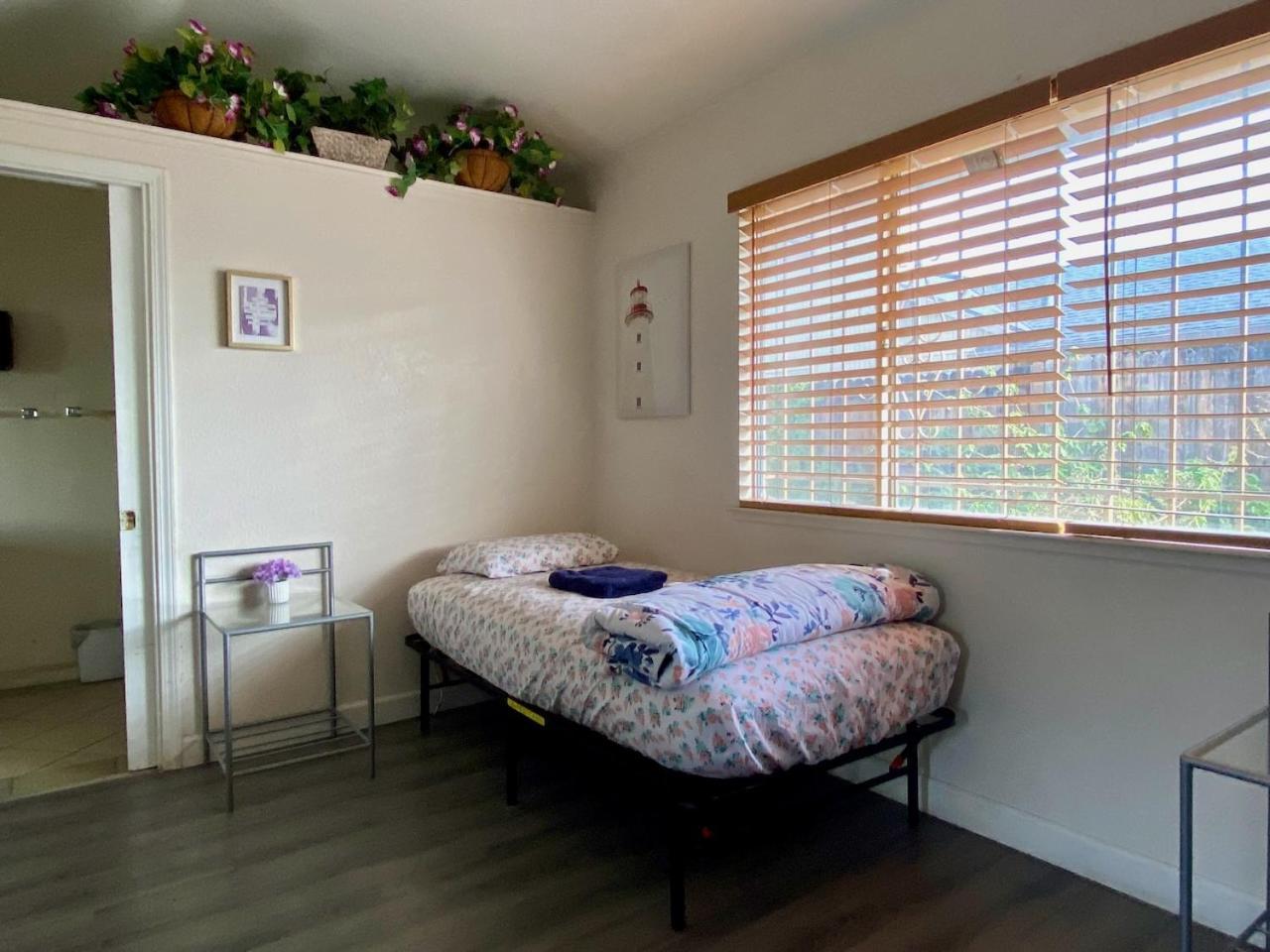 Hostel Whole Family - Wolfgram Elk Grove Zewnętrze zdjęcie