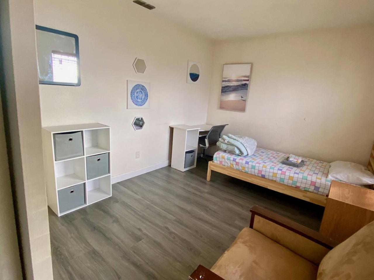 Hostel Whole Family - Wolfgram Elk Grove Zewnętrze zdjęcie