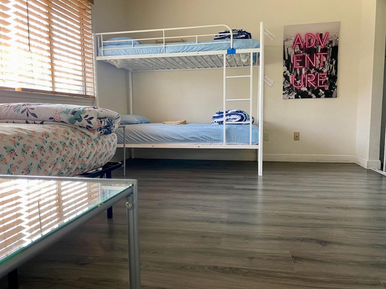 Hostel Whole Family - Wolfgram Elk Grove Zewnętrze zdjęcie