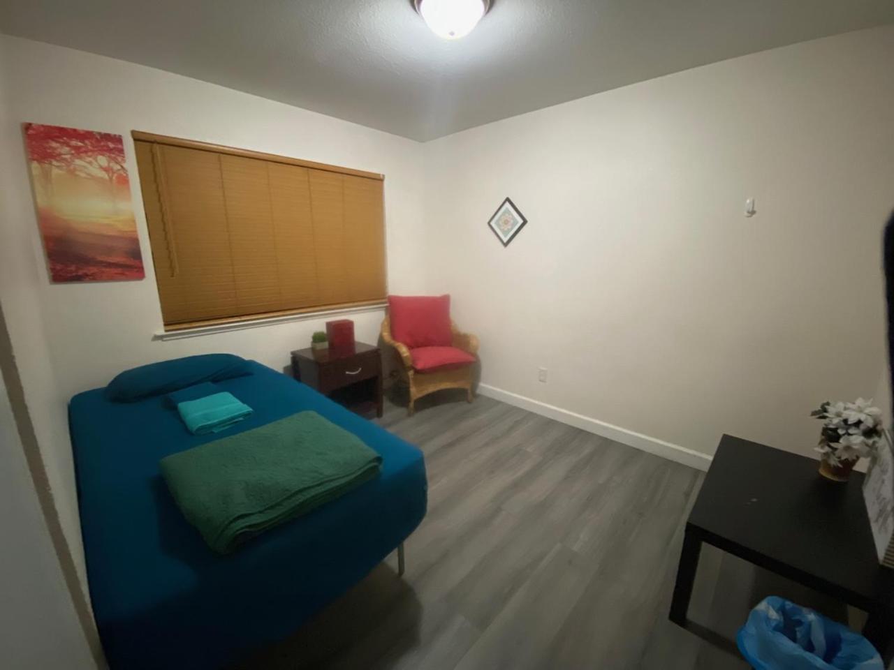 Hostel Whole Family - Wolfgram Elk Grove Zewnętrze zdjęcie