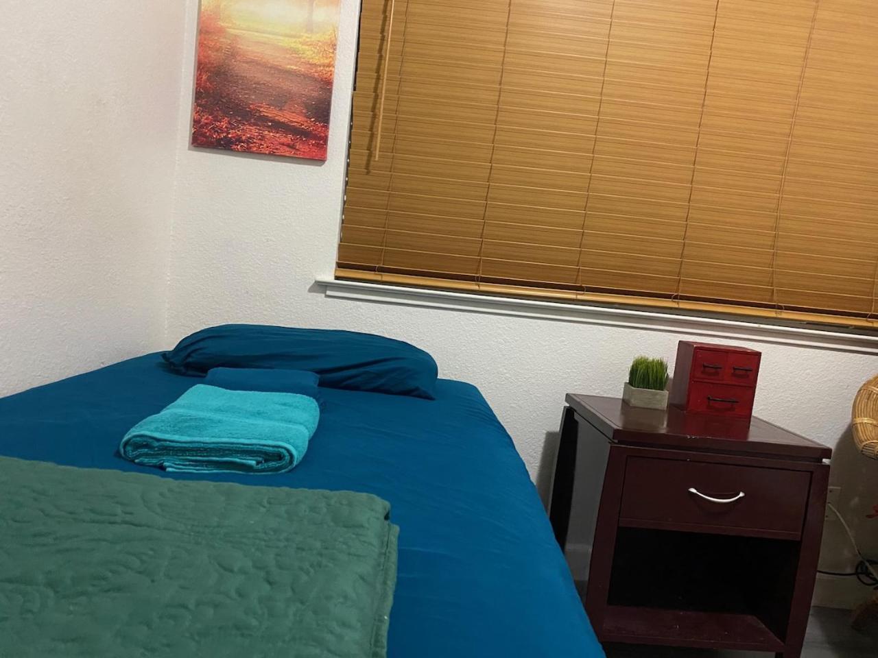 Hostel Whole Family - Wolfgram Elk Grove Zewnętrze zdjęcie