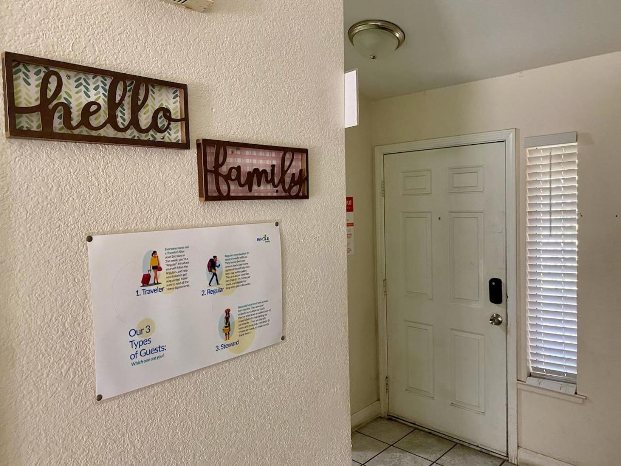 Hostel Whole Family - Wolfgram Elk Grove Zewnętrze zdjęcie