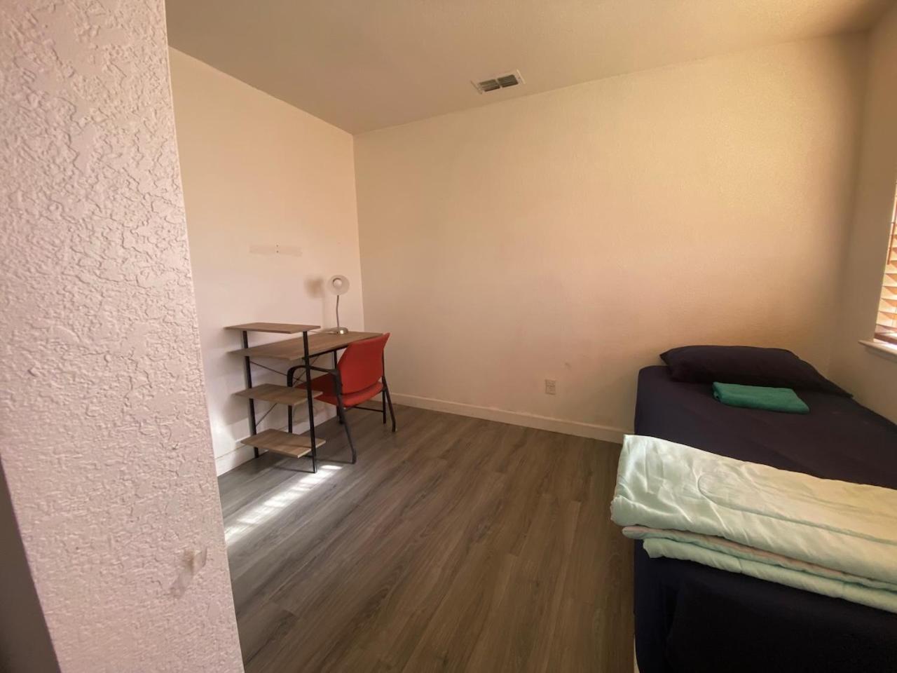 Hostel Whole Family - Wolfgram Elk Grove Zewnętrze zdjęcie