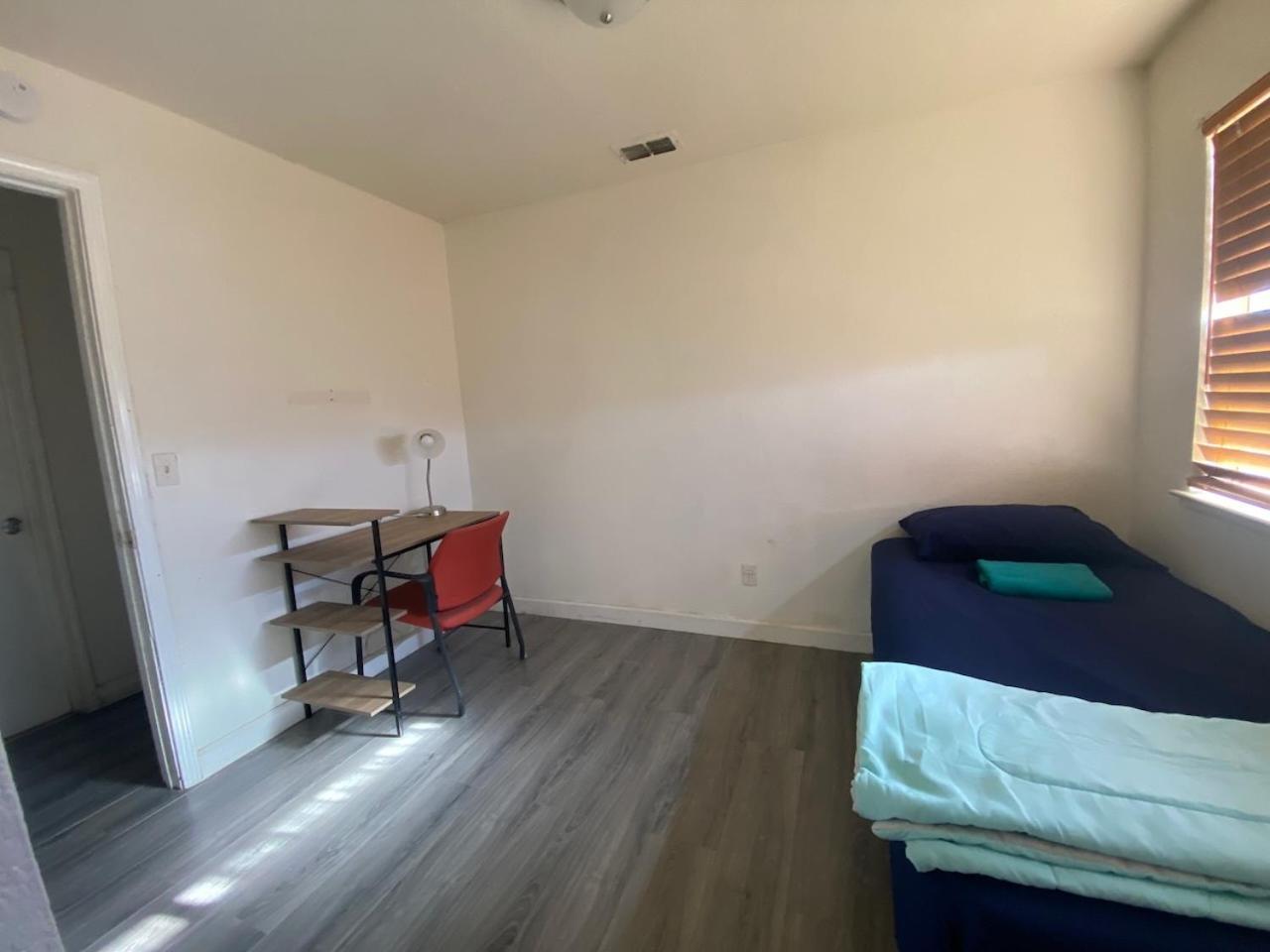 Hostel Whole Family - Wolfgram Elk Grove Zewnętrze zdjęcie